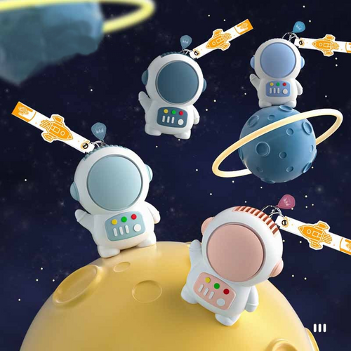 Creative Astronaut Mini Keychain Fan - Image 0