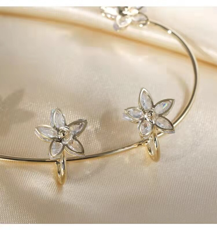 Elegant Flowers Adjustable Clip Earrings - Image 2