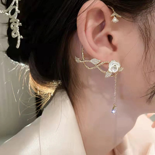 Elegant Vintage Vibes Ear Clip - Image 0