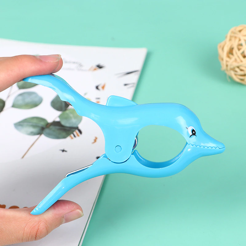 Cartoon Beach Towel Holder Clip Set - Image 1