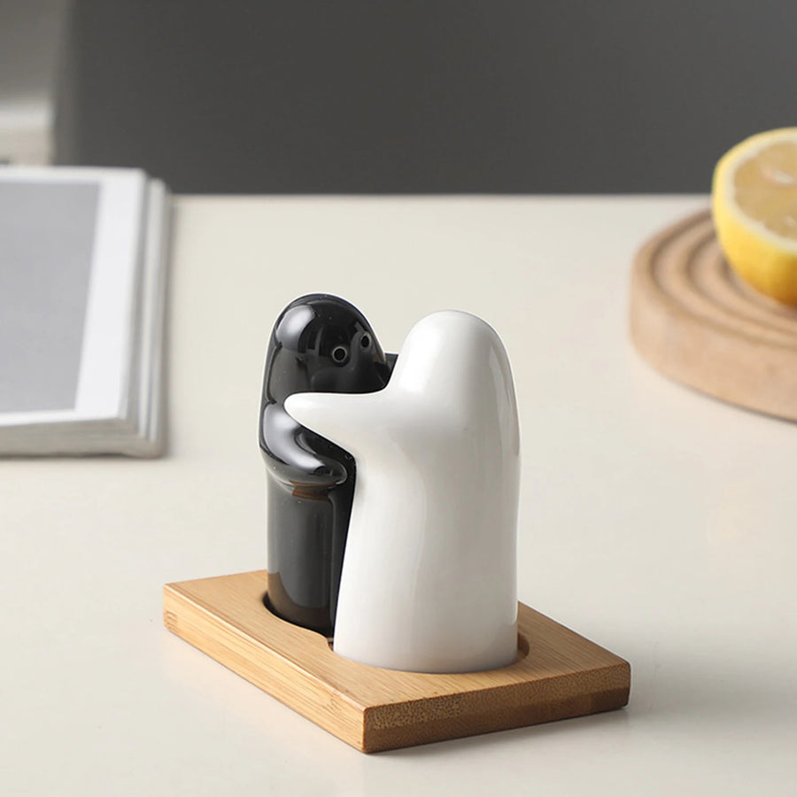 2PCS Love Hug Seasoning Shakers Sets