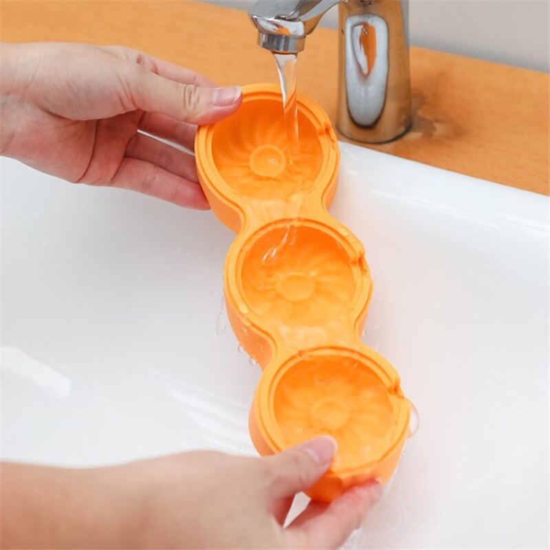 Donut Shaped Ice Cream Mold - Image 1