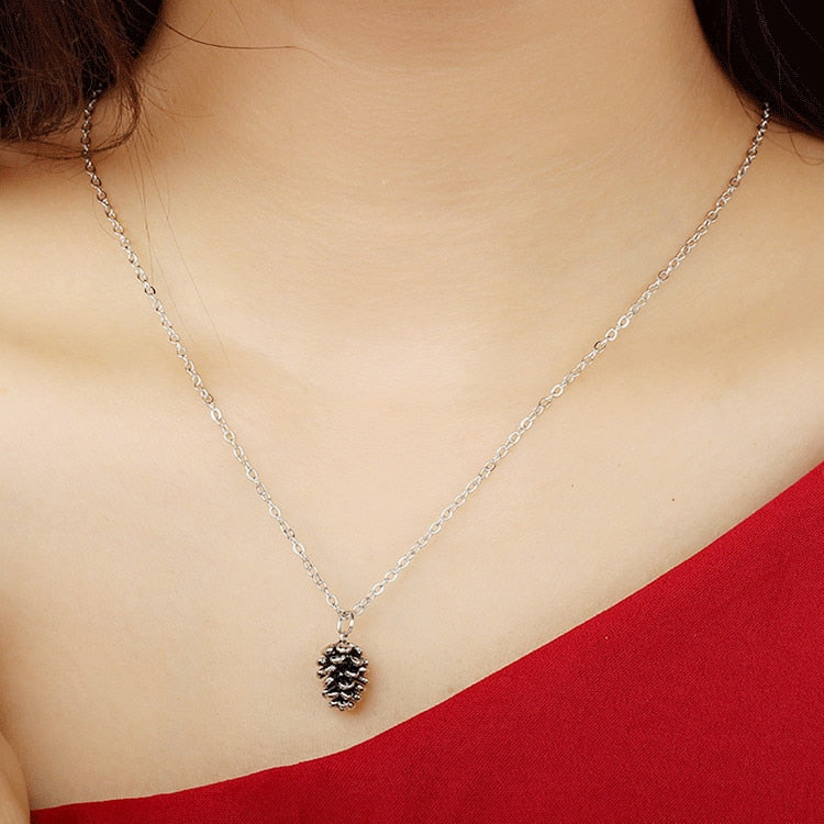 Elegant Pinecone Vintage Necklace - Image 0