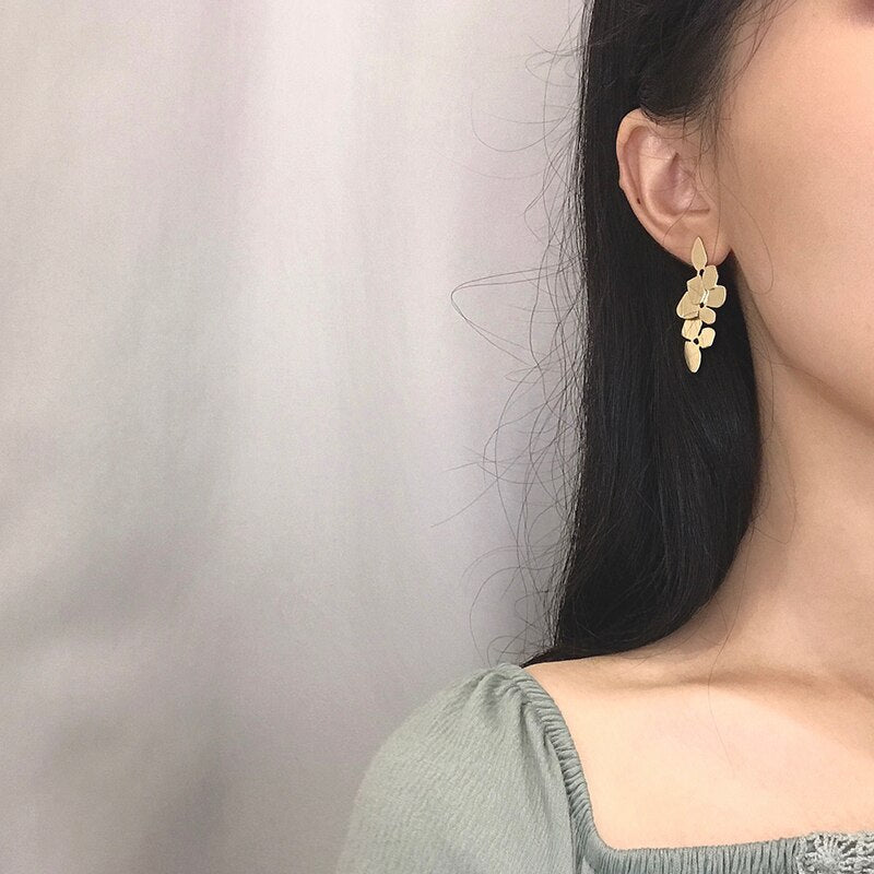 Elegant Timeless Leaf Retro Earrings - Image 4
