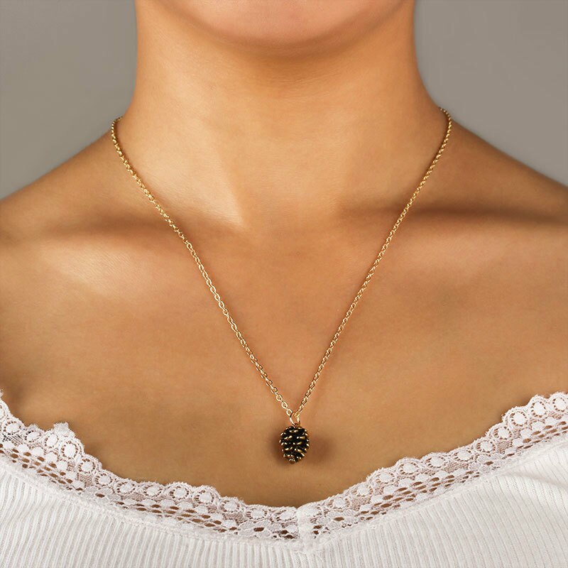 Elegant Pinecone Vintage Necklace - Image 5