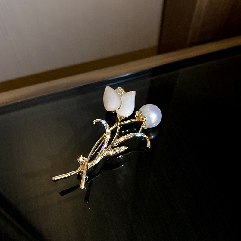 Elegant Rhinestone Flower Brooches - Image 11