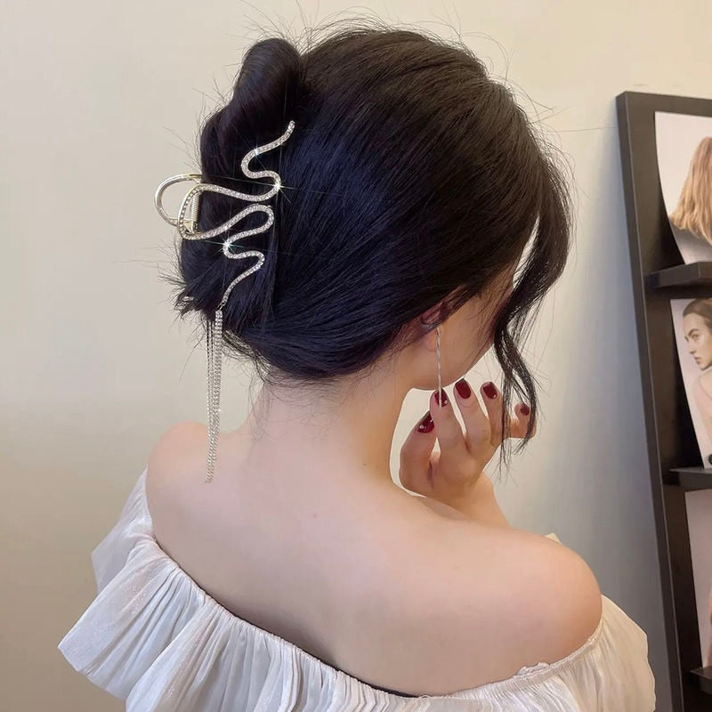 Timeless Retro Hair Claw Grip - Image 5