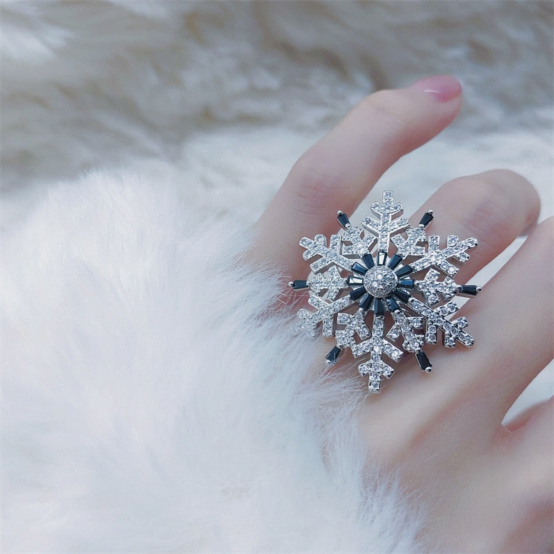Winter Snowflake Rotating Ring - Image 0
