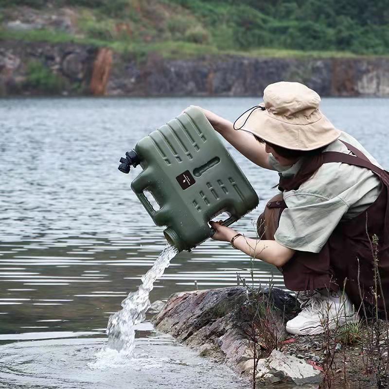 Portable Built-in Tap Camping Water Tank - Image 1