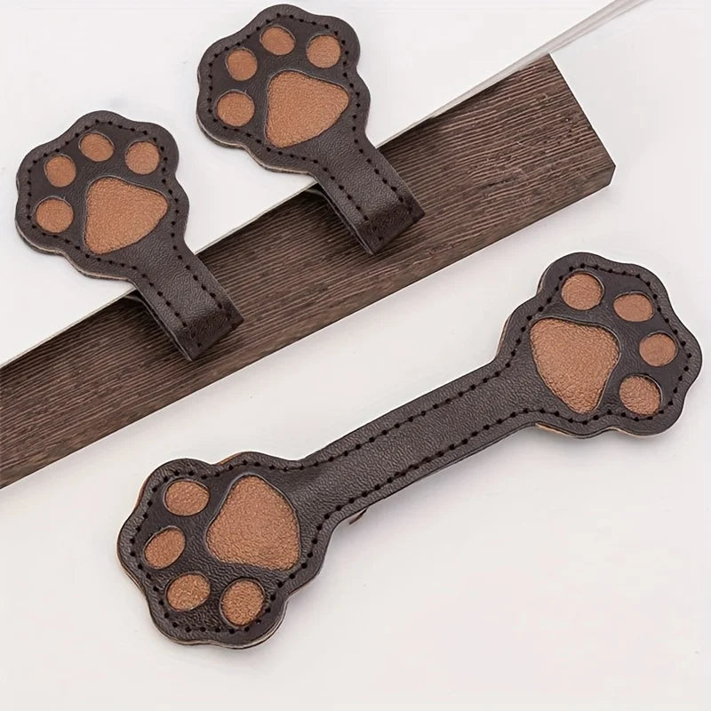 Little Paw Magnetic Garment Securing Clip