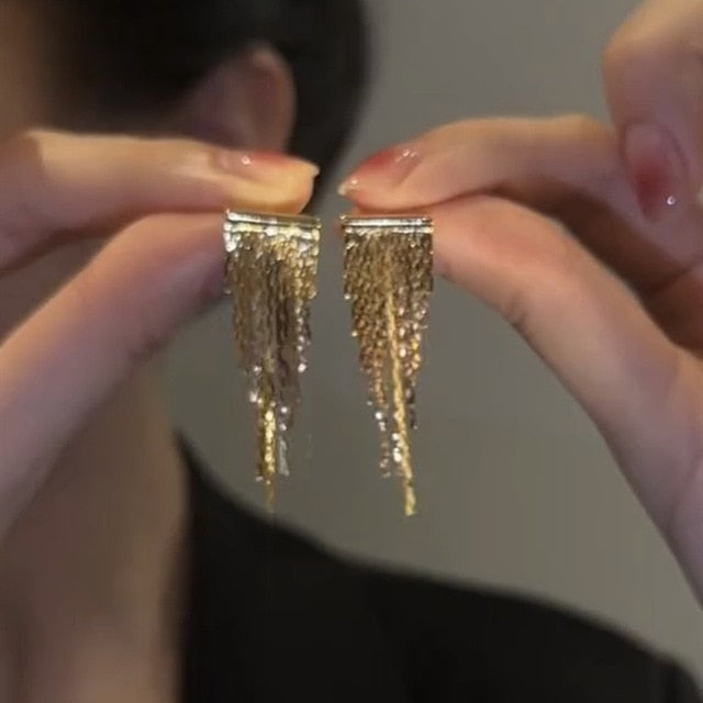 Golden Shining City Tassel Earring - Image 9