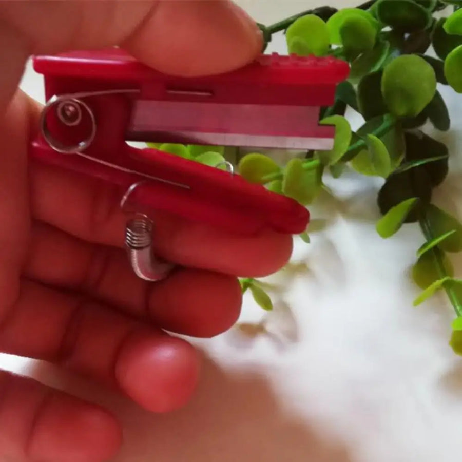 Easy Vegetable Harvesting Thumb Knife Tool - Image 3