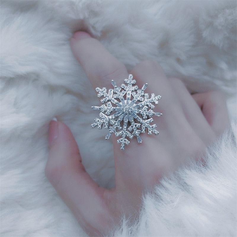 Winter Snowflake Rotating Ring - Image 1
