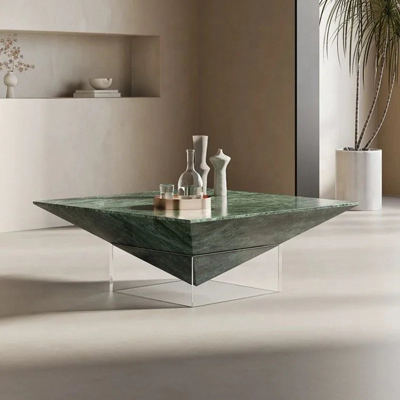 Umgekehrter Pyramidentisch