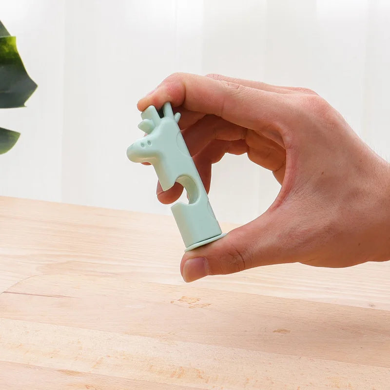 Cute Giraffe Plastic Bag Sealing Clip - Image 4