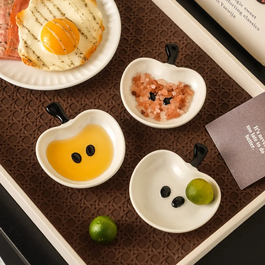 Yummy Apple-Shaped Snack Plates - Image 1