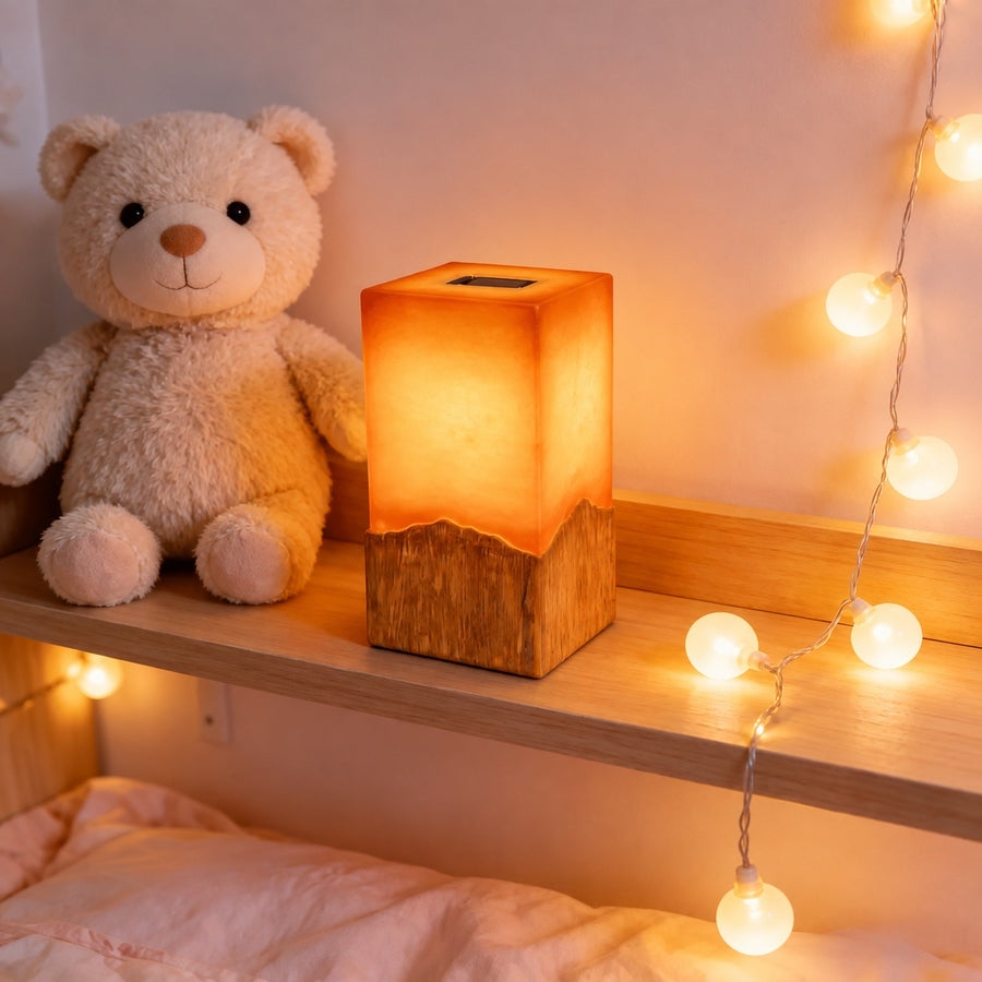 Wiederaufladbare LED-Nachtlampe aus Massivholz