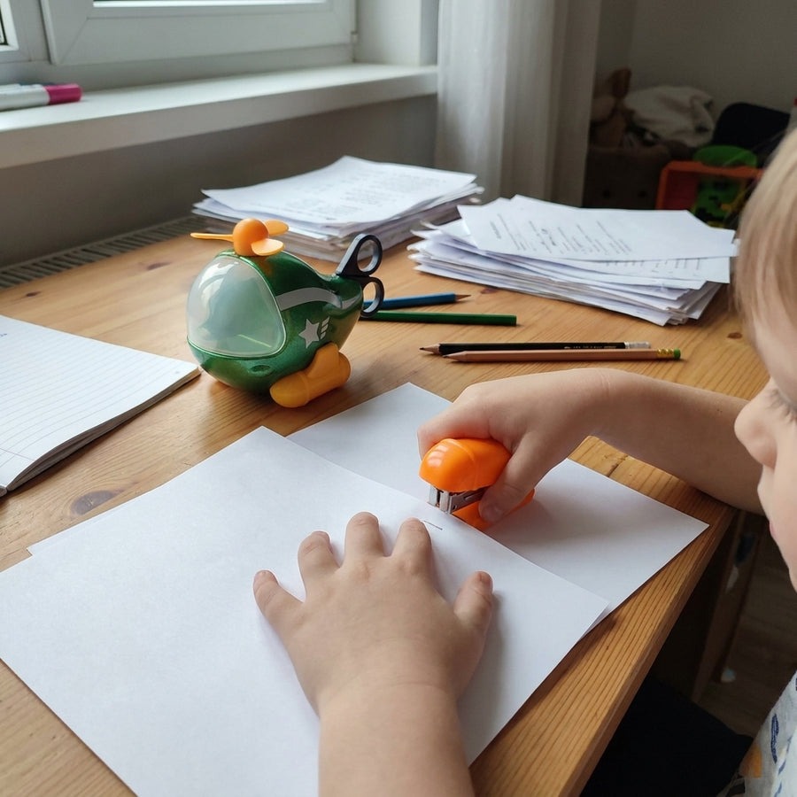 Spielzeug für Kinder: Lernbedarf im Helikopter-Design