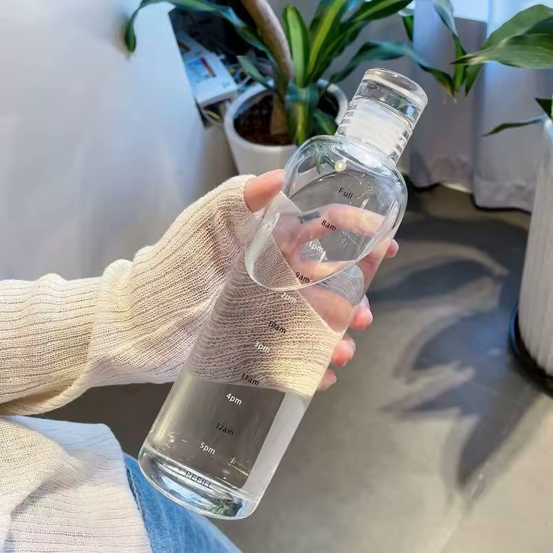 Glas-Trinkflasche mit Zeiteinteilung, hitzebeständig