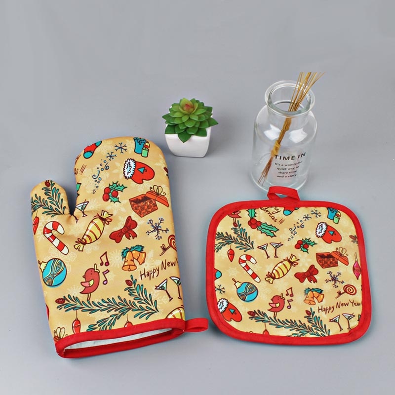 Heat Resistant Christmas Oven Mitts - Image 5