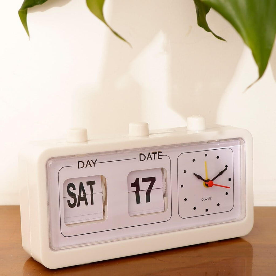 Retro Vintage Flip Clock - Image 1