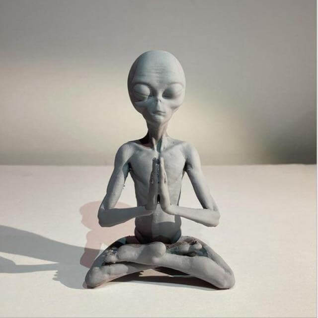 Meditating Alien Resin Garden Home Decor - Image 4