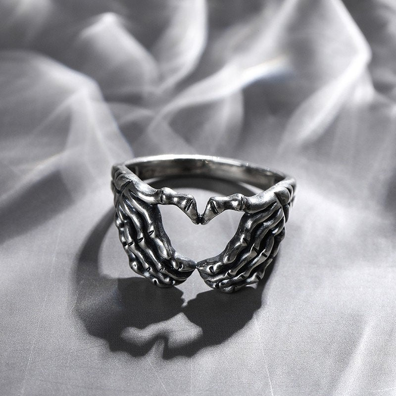 Retro Skull Heart Ring - Image 0