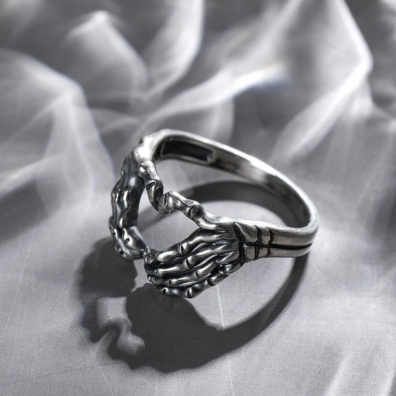 Retro Skull Heart Ring - Image 1