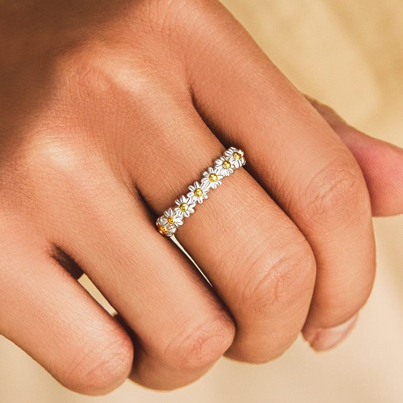 Unique Daisy Flower Ring - Image 8