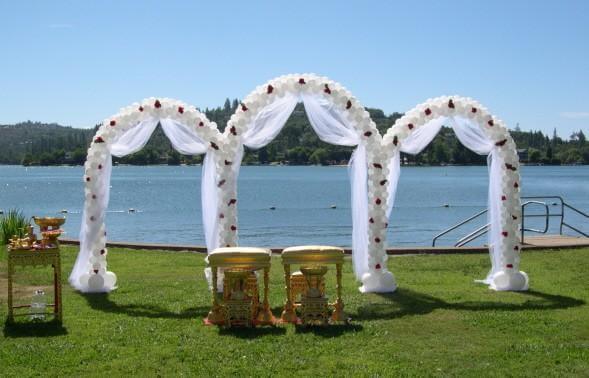 Wedding Decoration Party Props White Metal Wedding Arch - Image 1