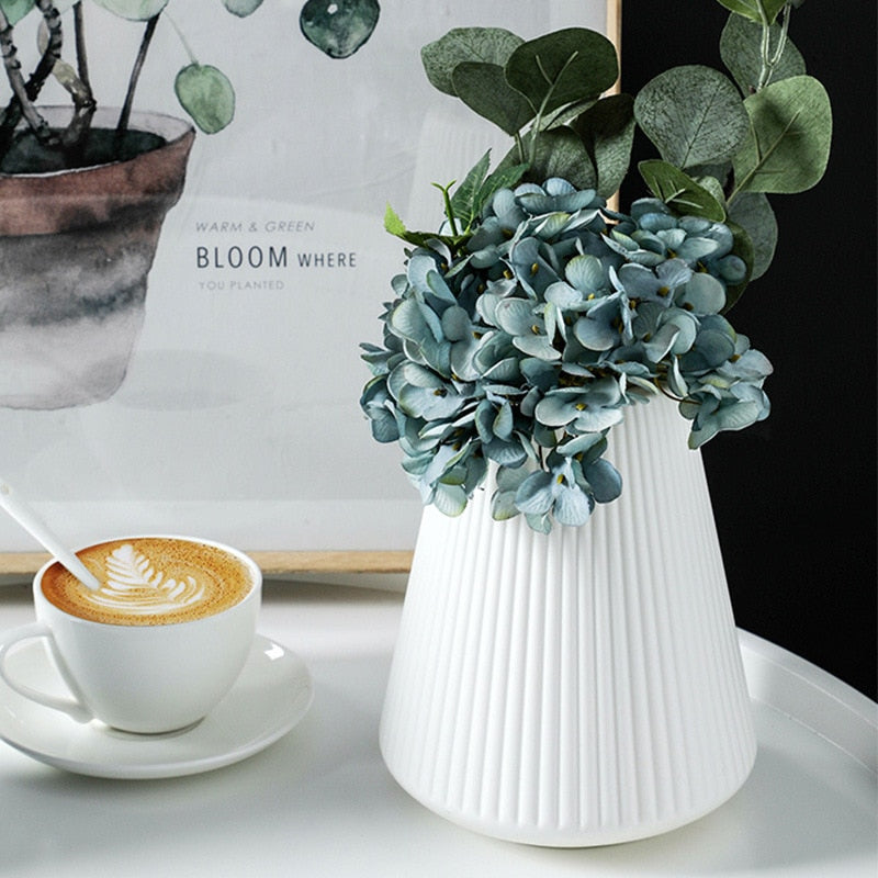 Nordic Style Elegant Origami Flower Vase - Image 1