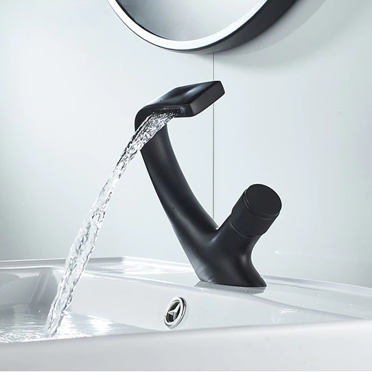 Creative Chrome Waterfall Elegant Faucet - Image 1