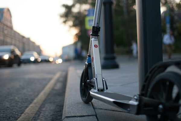 Electric Scooter Fold Guide: How to Collapse and Lock It