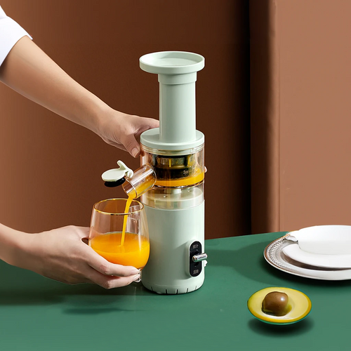 The Quick Squizzy Portable Juicer: The Perfect Gift for Health and Wellness