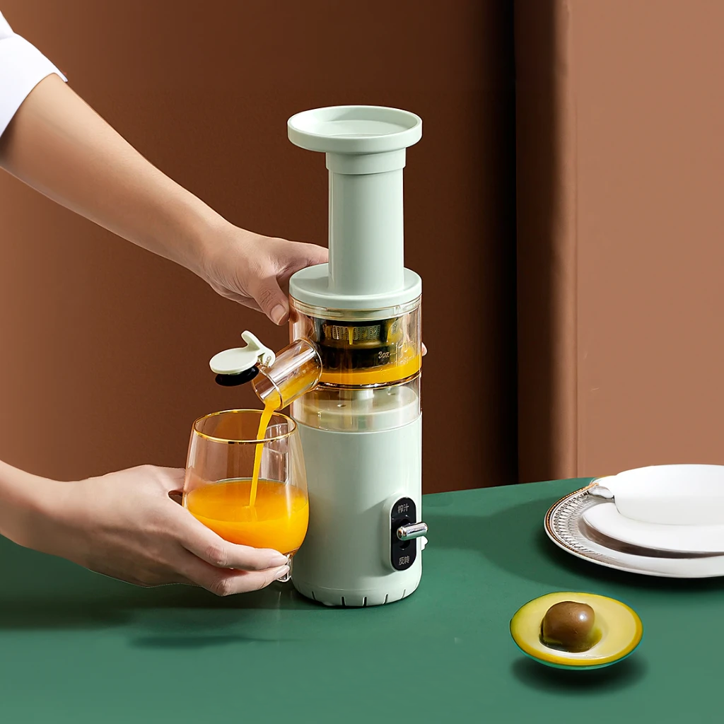 The Quick Squizzy Portable Juicer: The Perfect Gift for Health and Wellness