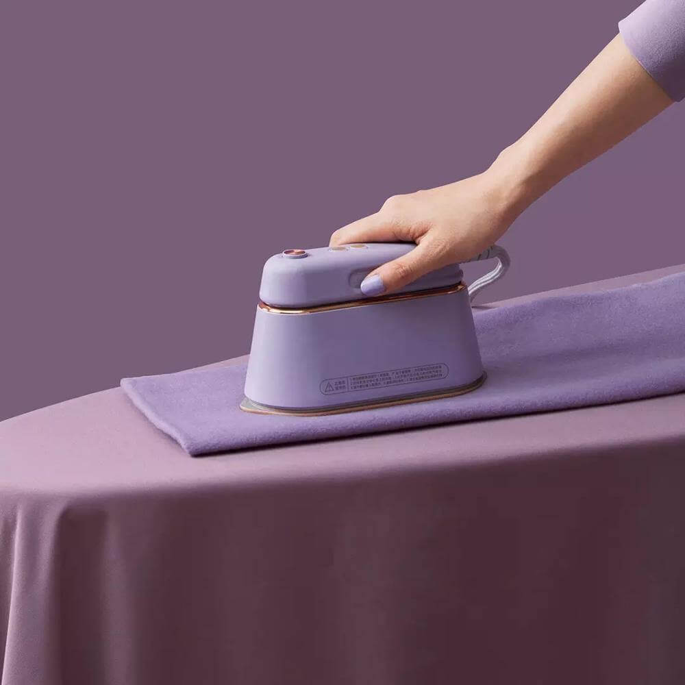 Portable Steam Iron: The Creative Gadget & Unique Gift for Travelers & Homebodies
