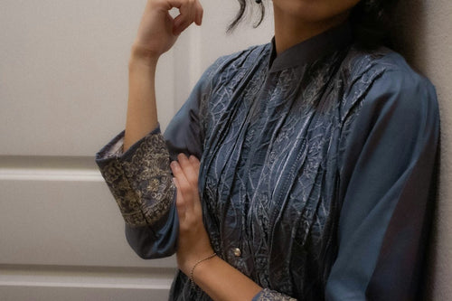 How to Dress Up a Dress with Accessories: 5 Steps