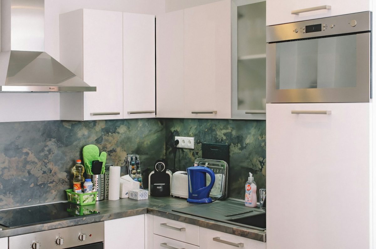 Corner Kitchen Layout Guide: Dimensions and Storage