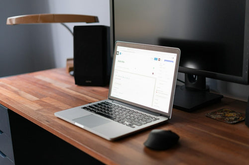 Laptop Docking Stations: Your Guide to a Single-Cable Setup