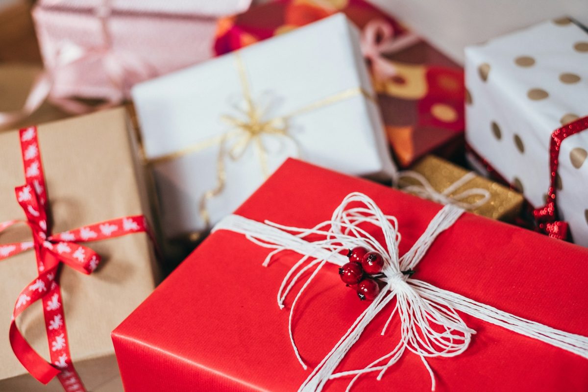 Gifts Under $10: Smart & Useful Ideas for 2024