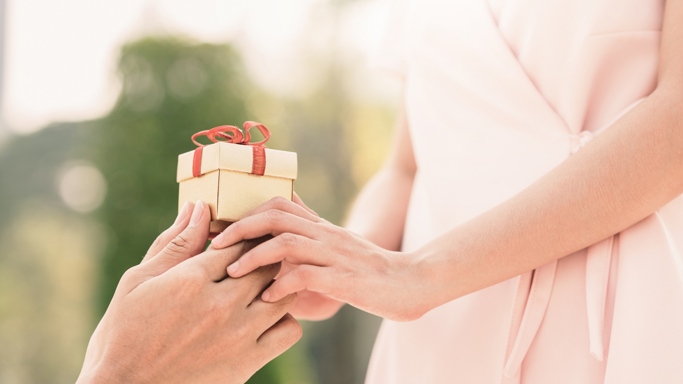 15 Astonishing Gifts For Your Girlfriend That Will Make Her Leap For Joy
