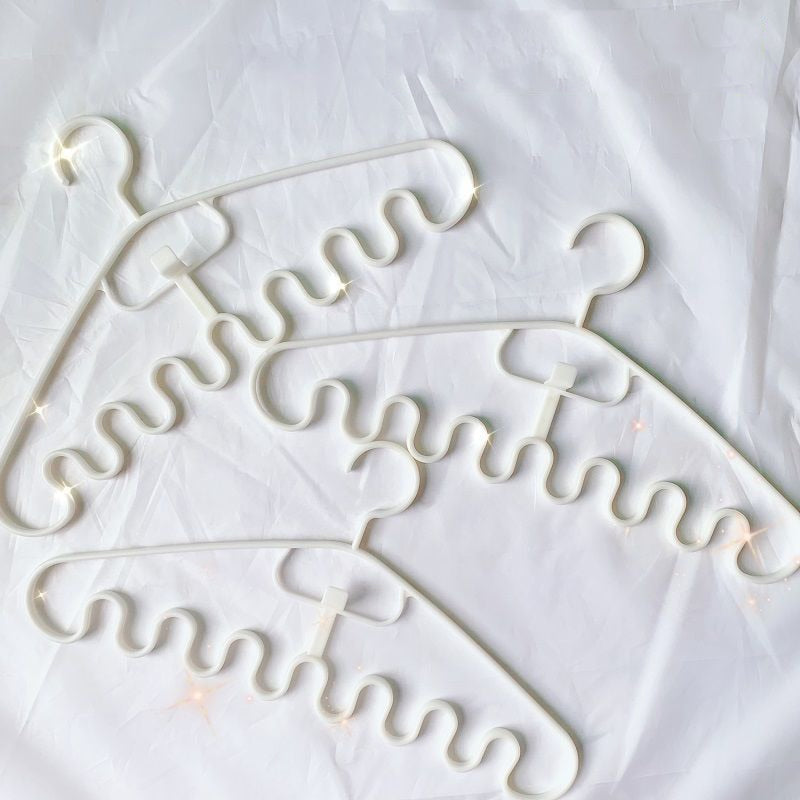 Japanese Space-Saving Wavy Cloth Hanger - Image 3