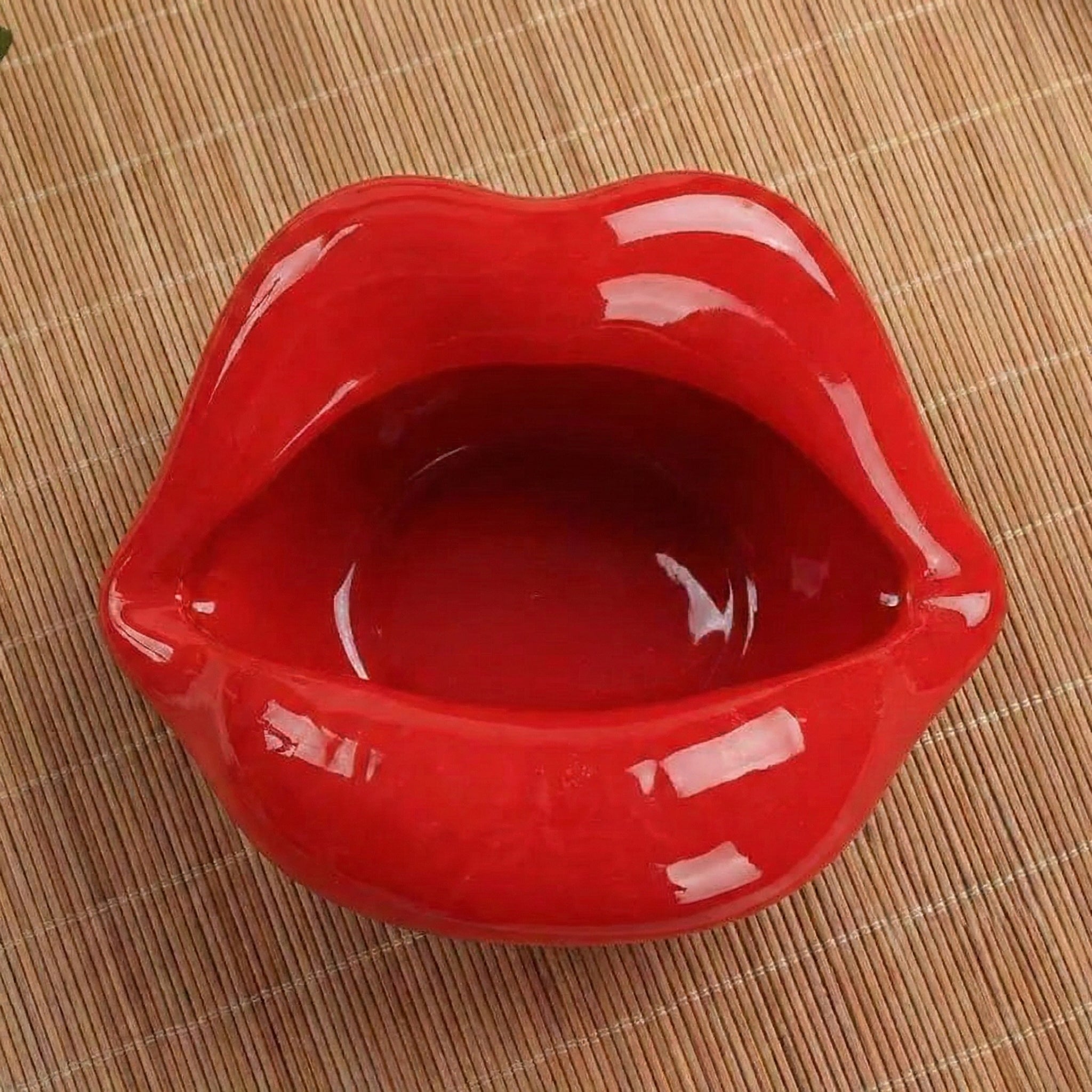 Kiss Me Creative Ashtray - Image 6