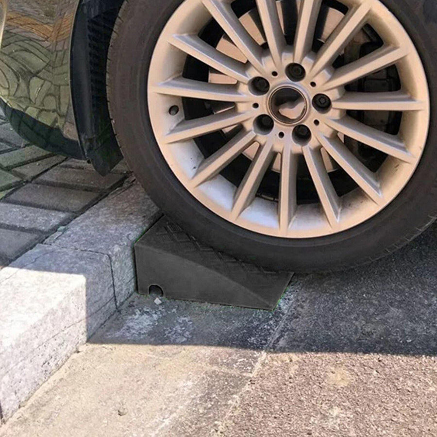 Durable Triangle Speed Reducer Car Ramp - Image 0