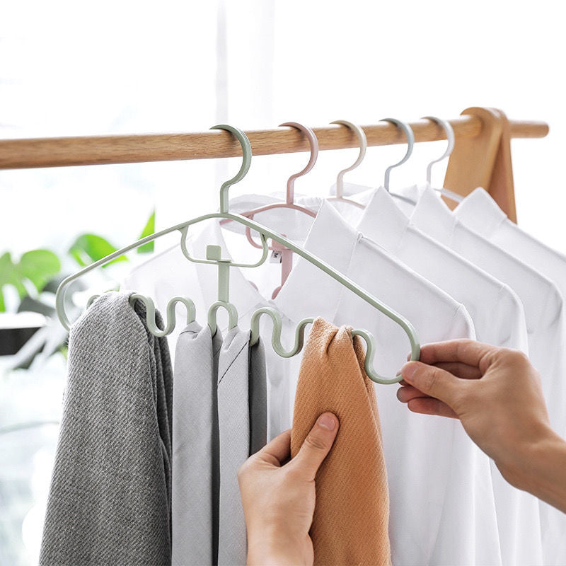 Japanese Space-Saving Wavy Cloth Hanger - Image 1