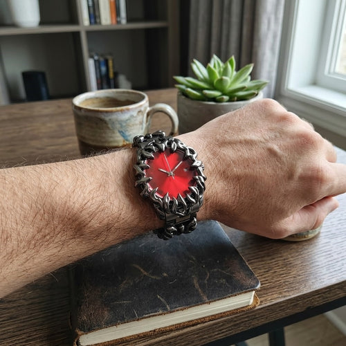 Predator Claw Case Statement Watch