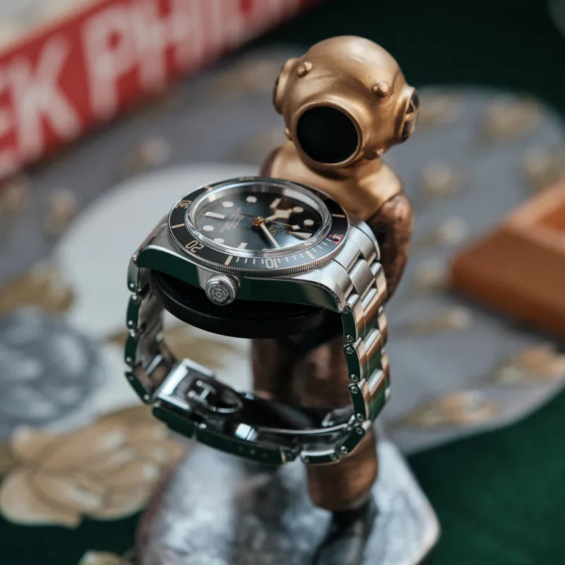 Deep Diver Elegant Watch Display Stand - Image 2