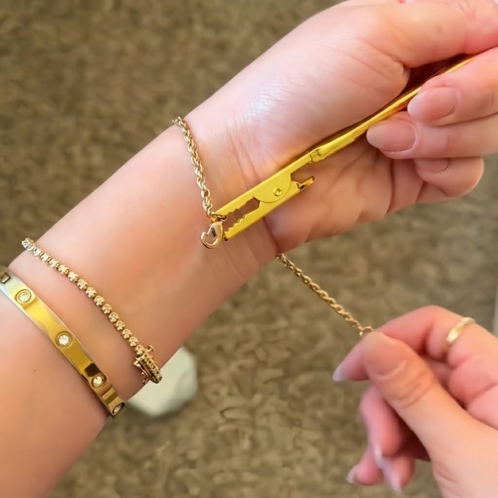 One Hand Bracelet Clasp Holder Jewelry Tool - Image 1
