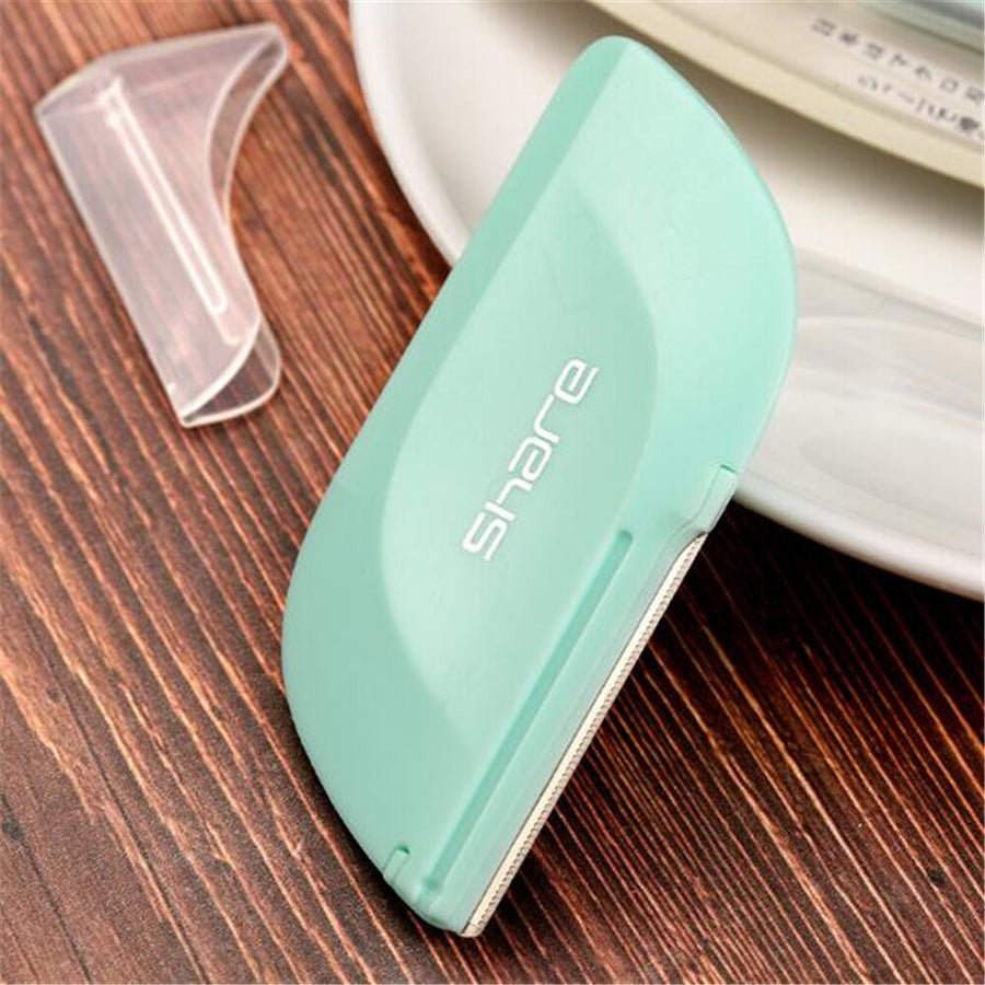 Razor Sharp Portable Easy Eyebrow Trimmer - Image 0