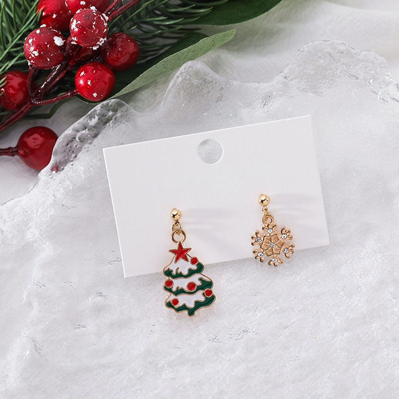 Charming Christmas Time Design Earrings